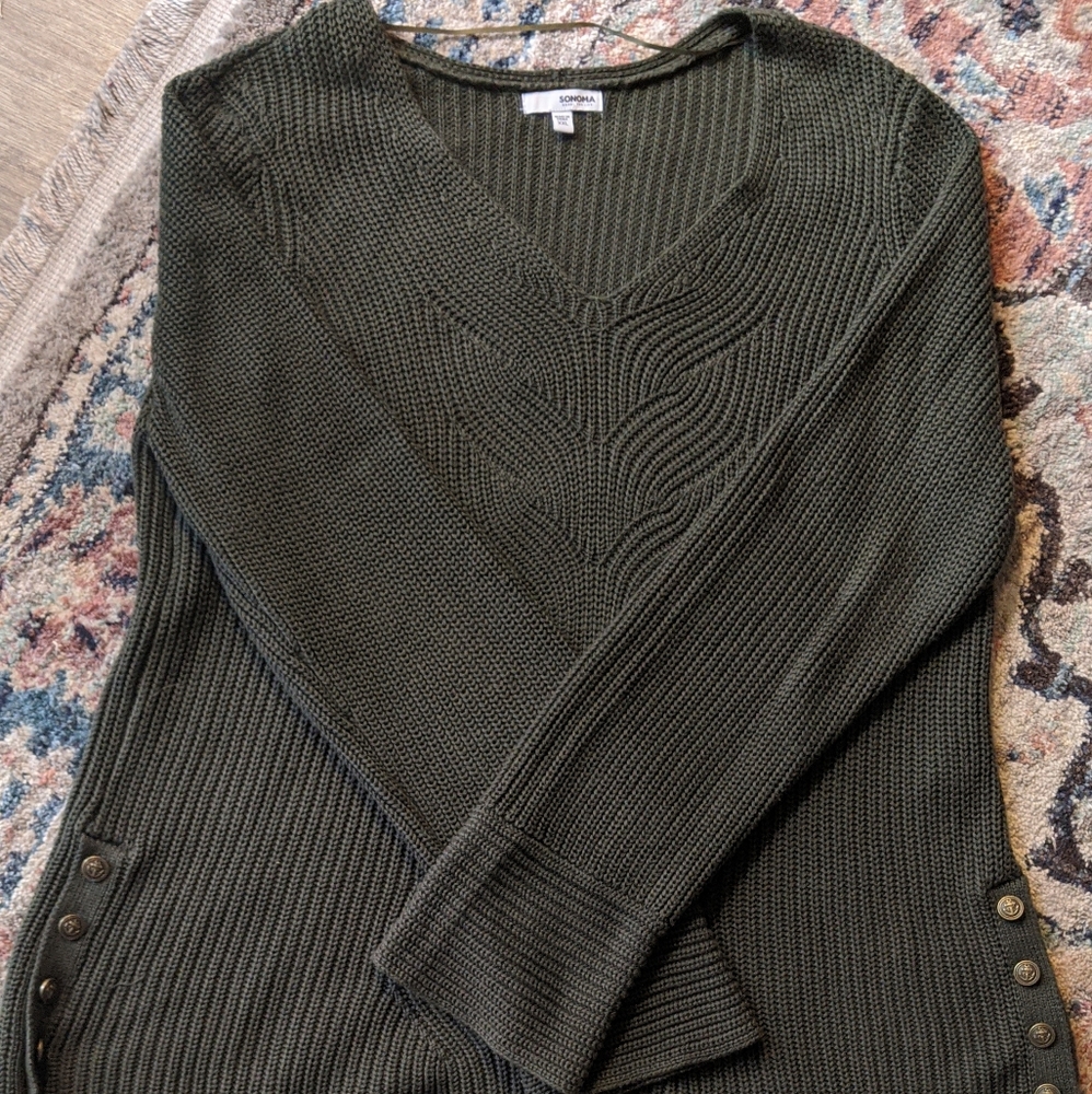 Sonoma v-neck sweater w/anchor buttons